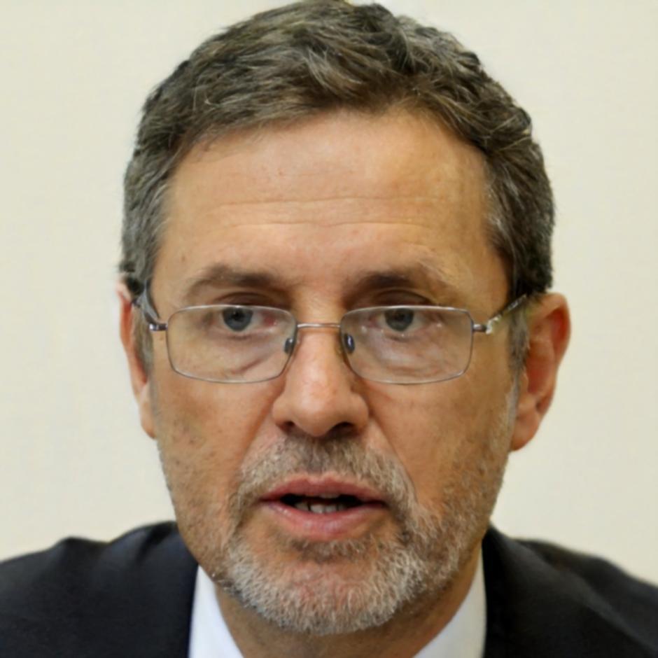 Carlos Mendoza, Director Financiero